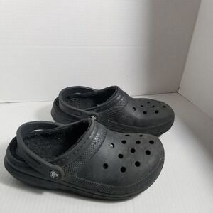 CROCS LINED BLACK WOMENS 7 MENS 5